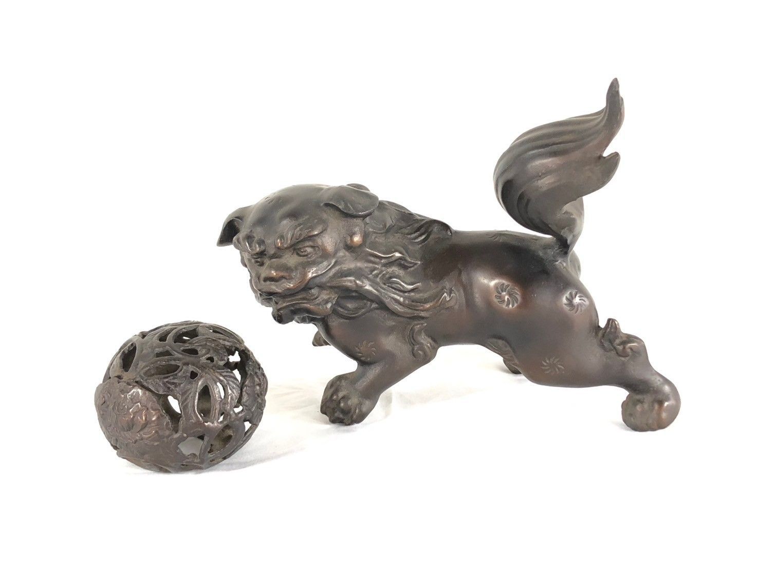 オブジェ】高岡銅器 魔を払い福を呼ぶ唐獅子『玉獅子 中』鉄製 彫像 し 