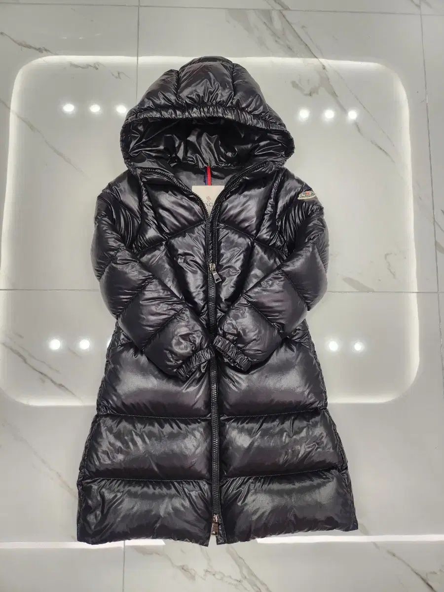 モンクレール キッズ セレンガ ブラック 8A ダウン - メルカリ