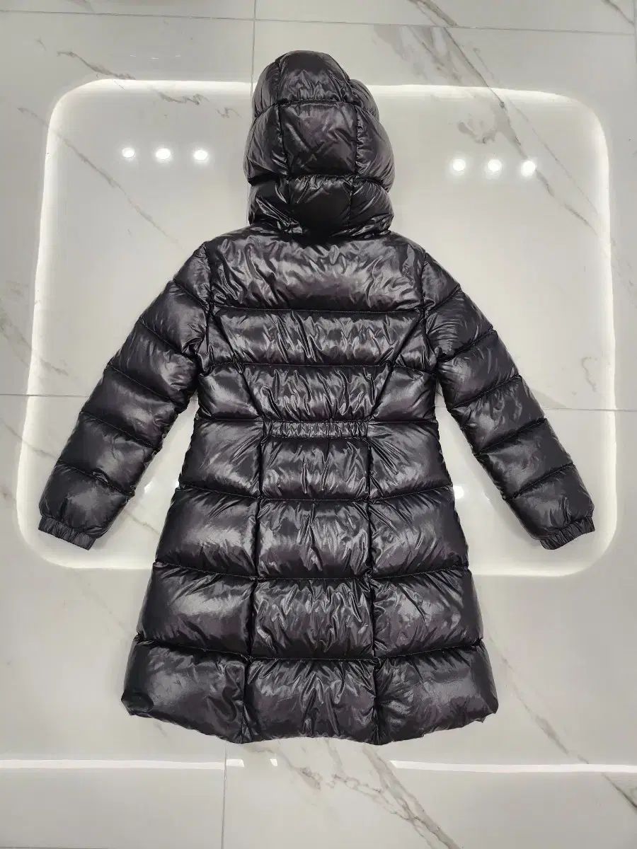 モンクレール キッズ セレンガ ブラック 8A ダウン - メルカリ