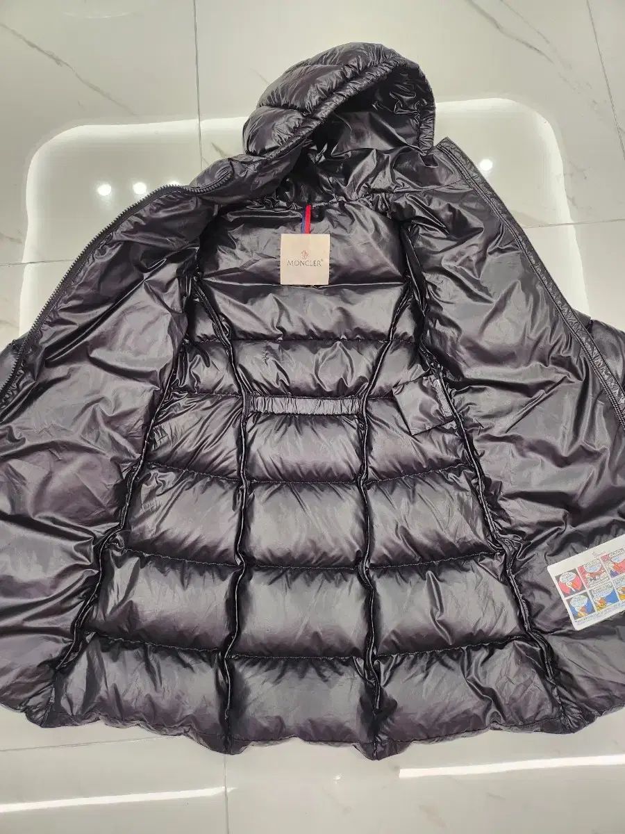 モンクレール キッズ セレンガ ブラック 8A ダウン - メルカリ