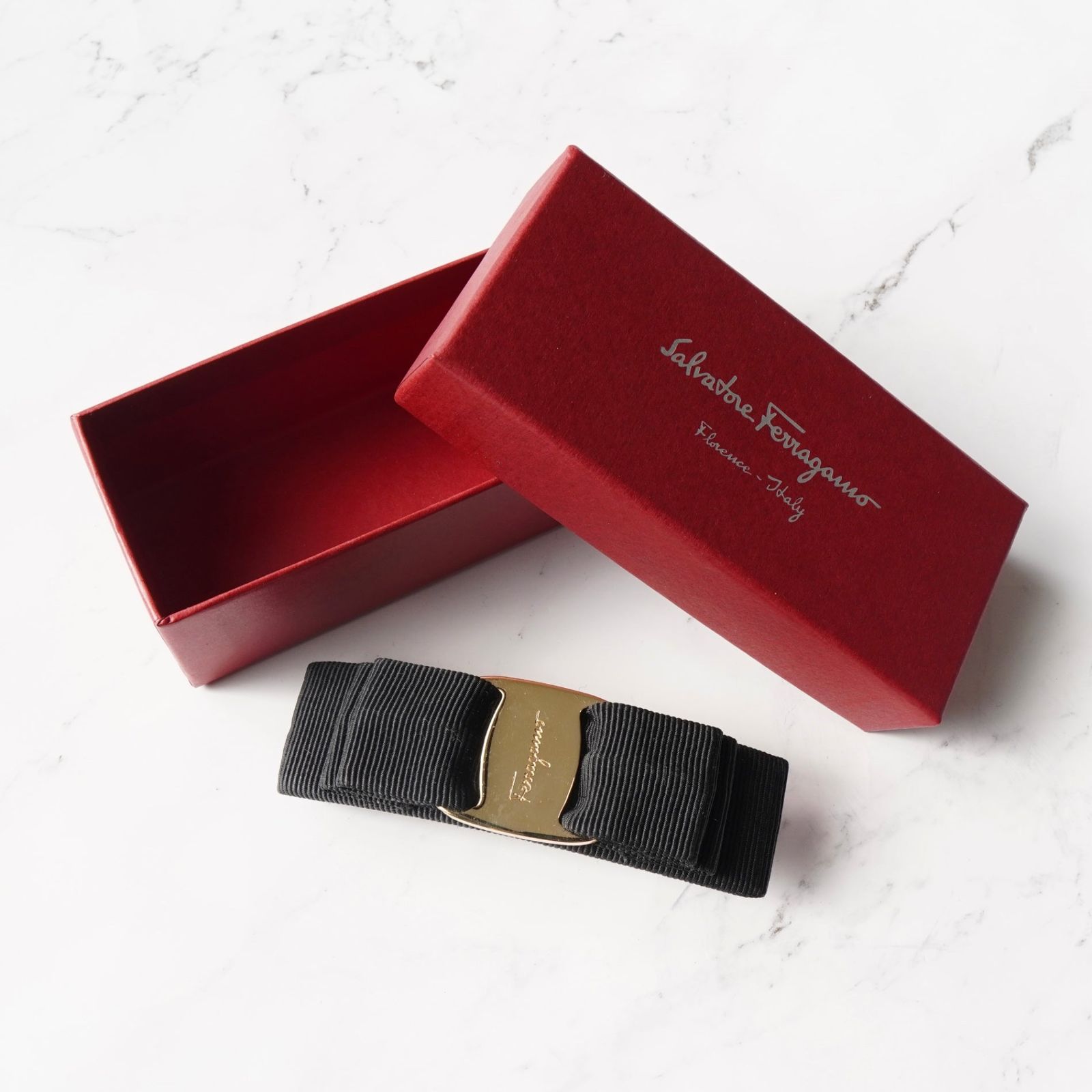 サルバトーレ フェラガモ ヴァラリボン キャンバス バレッタ 髪留め ブラック ゴールド き