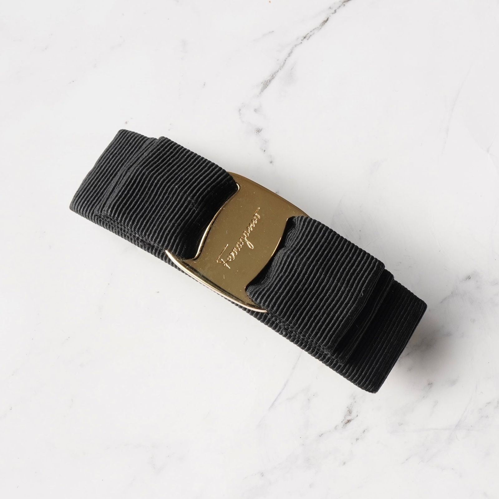 サルバトーレ フェラガモ ヴァラリボン キャンバス バレッタ 髪留め ブラック ゴールド き