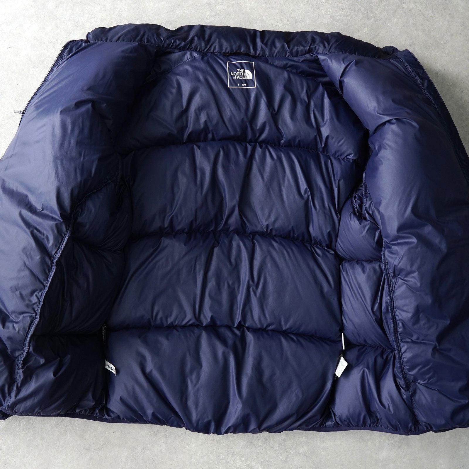 BlackFriday限定割引10%オフ】ザ ノースフェイス ヌプシ ロゴ ダウン 