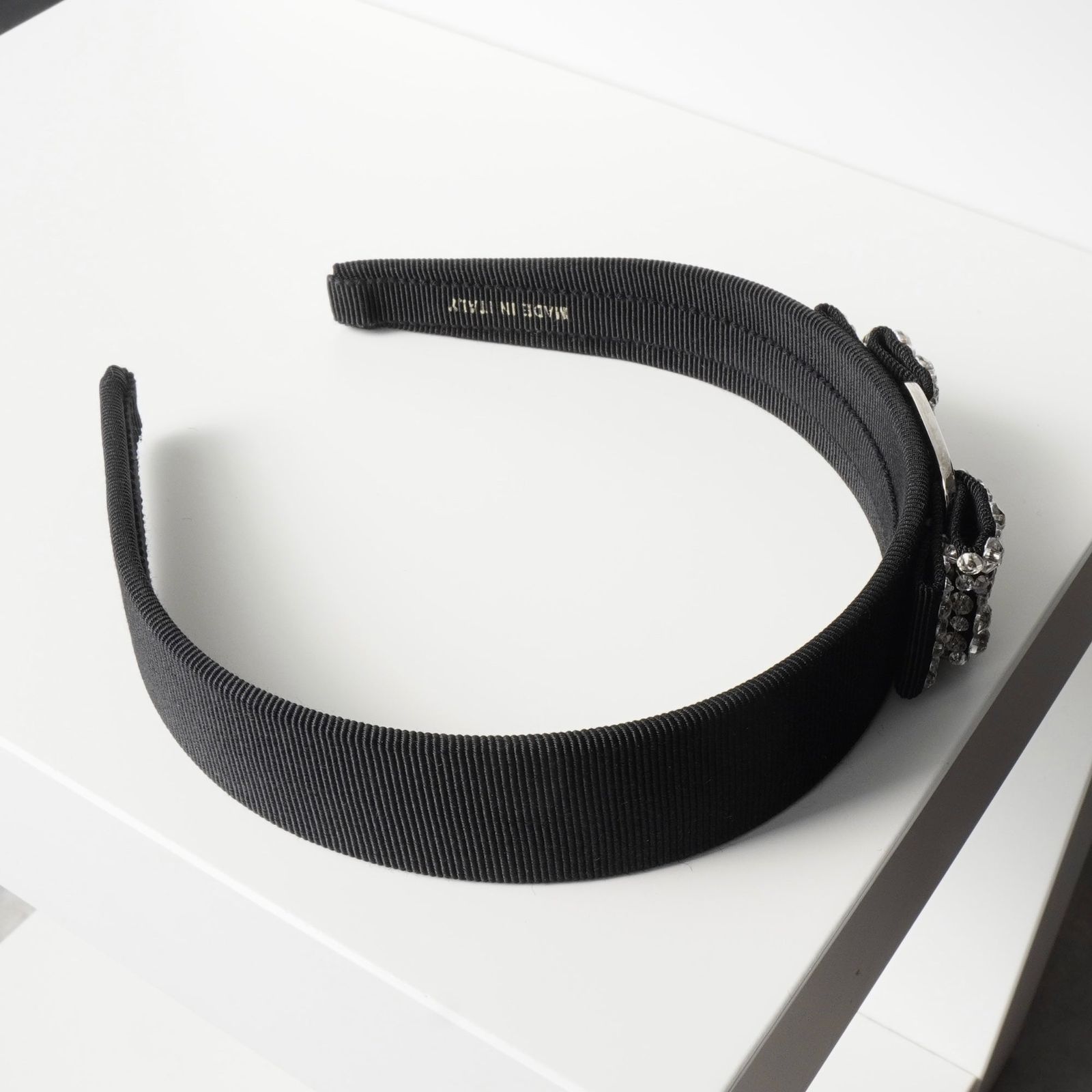 サルバトーレ フェラガモ ヴァラリボン ラインストーン ビジュー