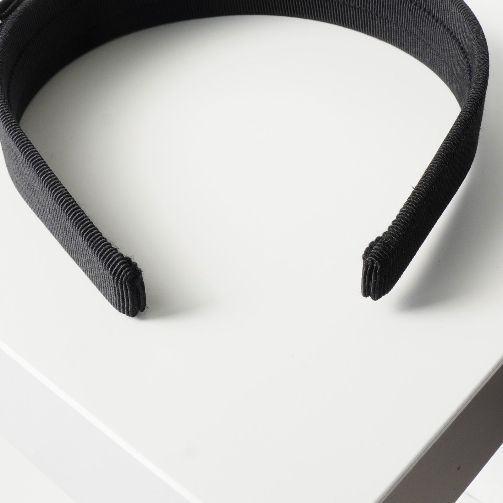 サルバトーレ フェラガモ ヴァラリボン ラインストーン ビジュー