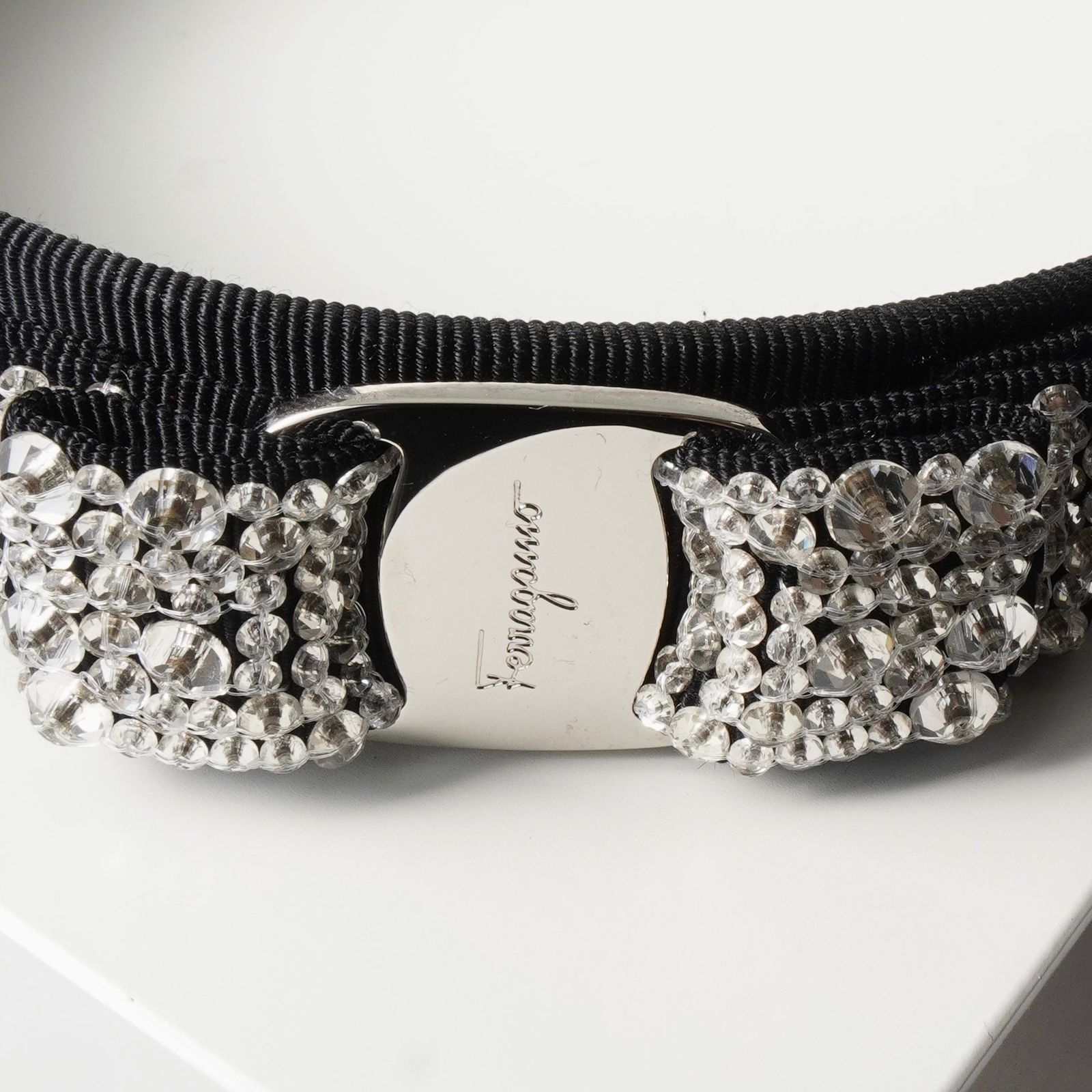 サルバトーレ フェラガモ ヴァラリボン ラインストーン ビジュー