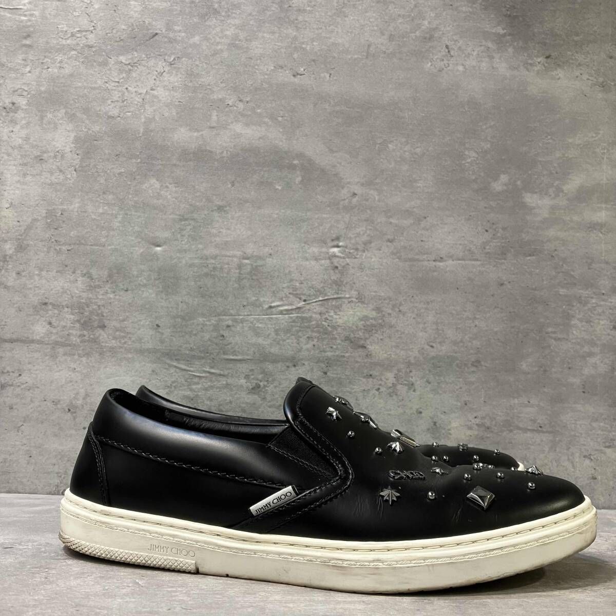 ニコ ジミーチュウ スタッズフラットシューズ 23.5ぐらい JIMMY CHOO studs sneaker スタッズスニーカー ホワイト ブラック