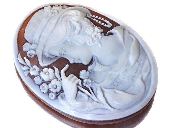 ジュエリー極】作家品サイン有り お洒落な貴婦人と花の彫刻 高級シェル