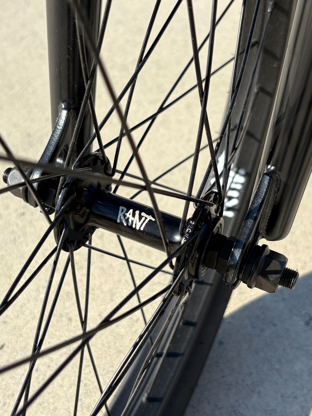 BMX 完成車】Subrosa Salvador「店舗引き取り限定」 - メルカリ