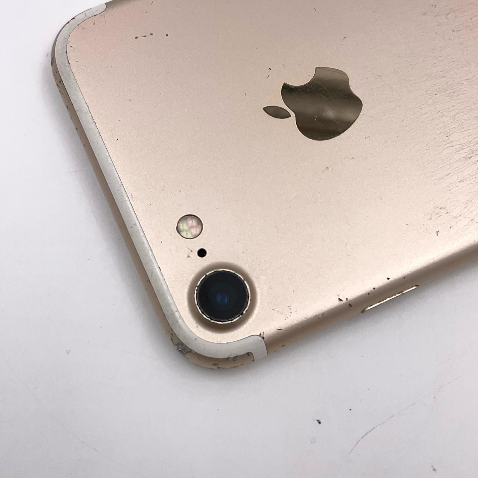 iPhone 7 128GB ゴールド docomo 白ロム 67%【難有】【最速発送