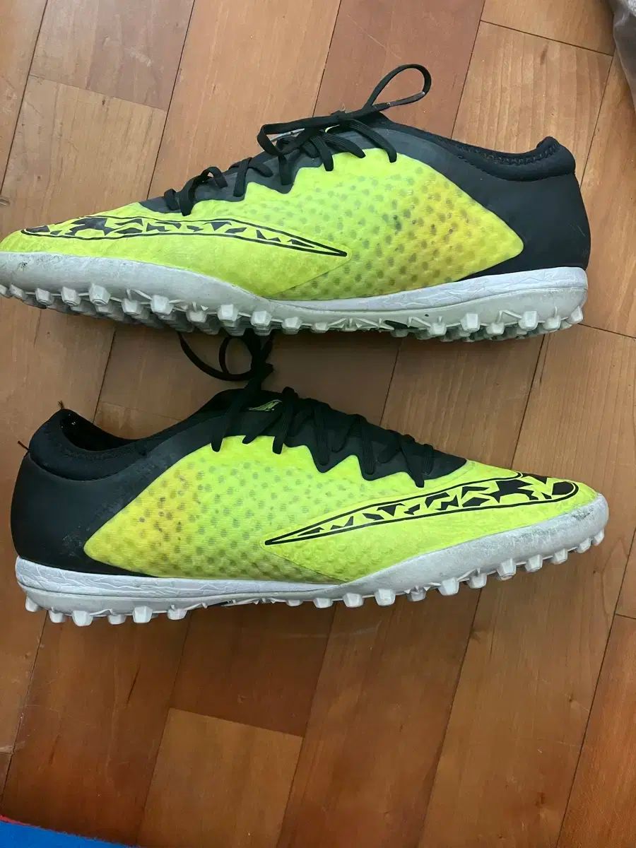 ナイキ エラスティコ フィナーレ III TF（ブラック×蛍光イエロー