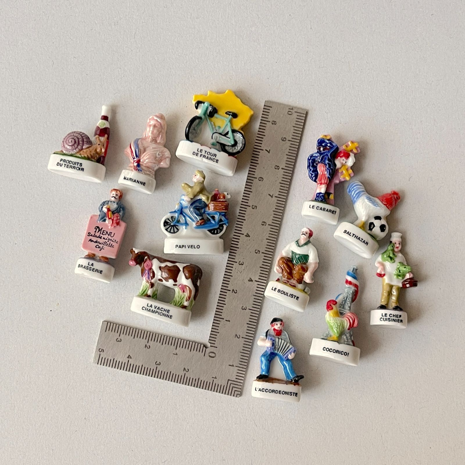 13点おまとめ　フランスの教会他　フェーブ　フェーヴ　フランス　陶器　ミニチュア フェーヴ ティーポット 3個 フランス フェーブ ミニチュア陶器 - メルカリ