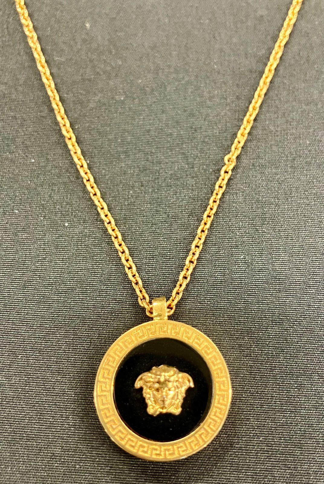 VERSACE エナメル メドゥーサ ネックレス ヴェルサーチ ヴェルサーチェ VERSACE メドゥーサ ネックレス エナメル