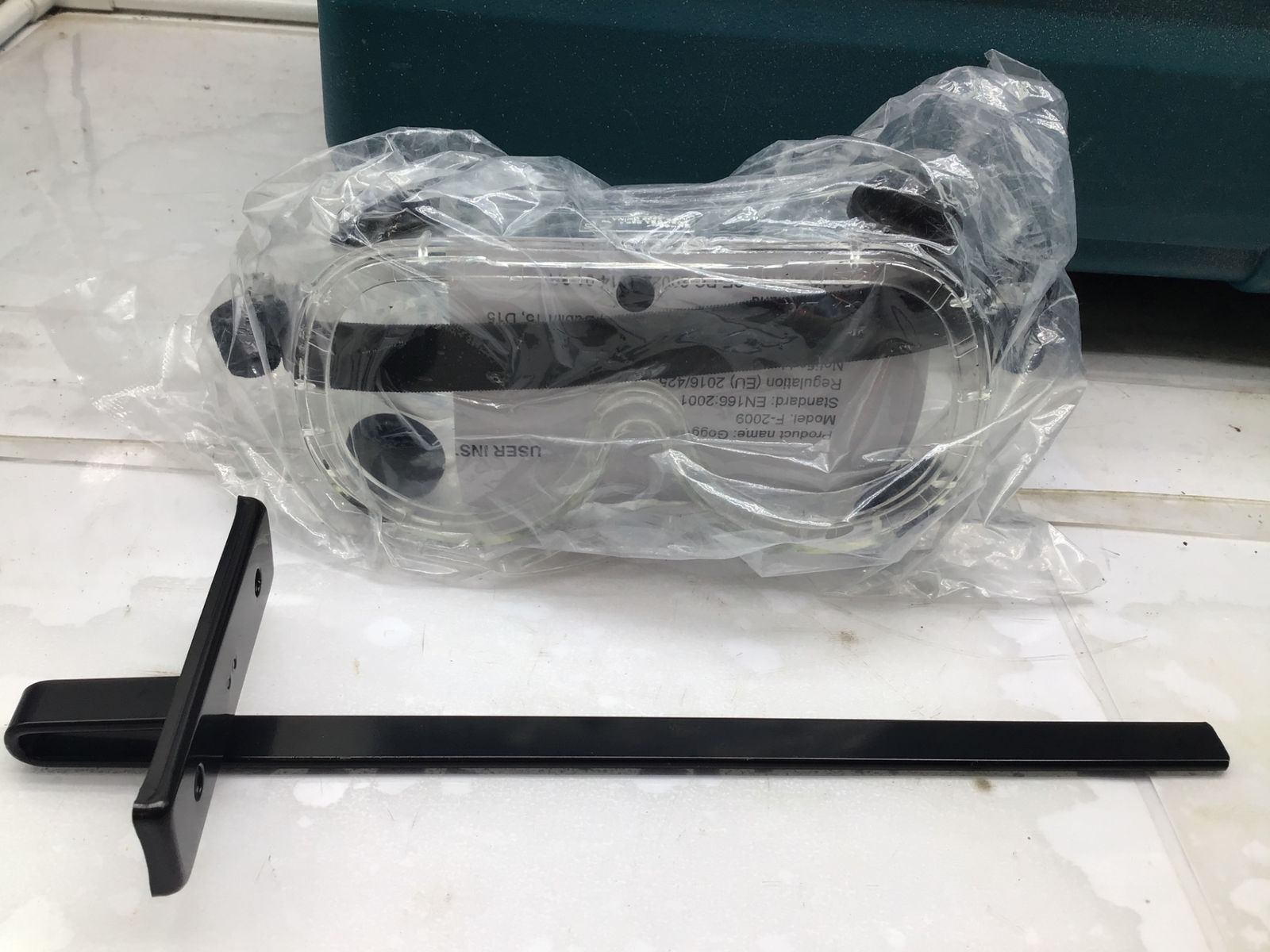 品 〇Makita マキタ 185㎜充電式チップソーカッタ CS 001 GZ エコツー M 02