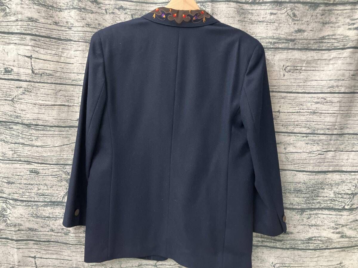 レオナール テーラードジャケット フラワープリント ネイビー レオナール テーラードジャケット フラワープリント ネイビー 2025年