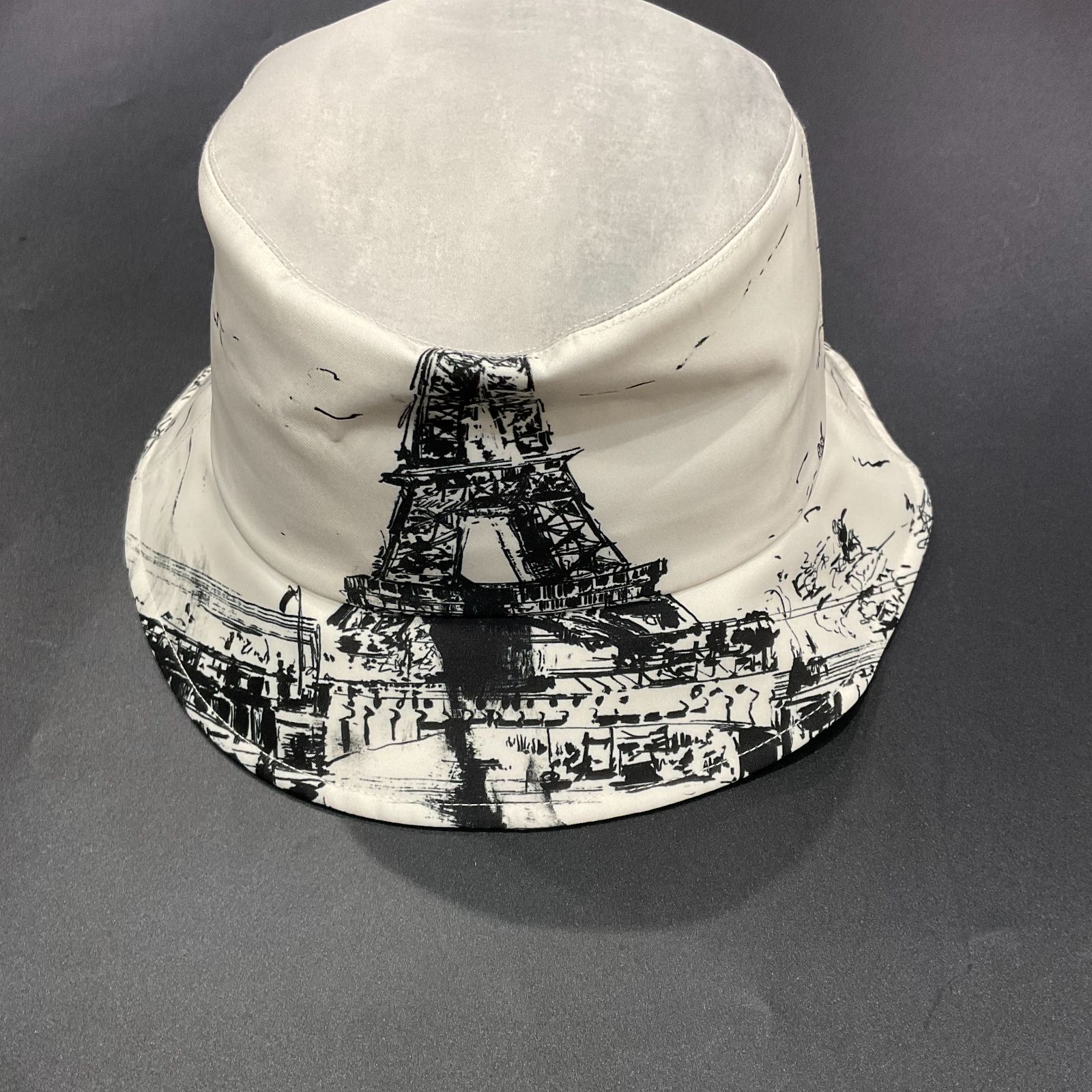 Dior バケットハット Dior バケットハット エッフェル塔デザイン D25080937 - メルカリ