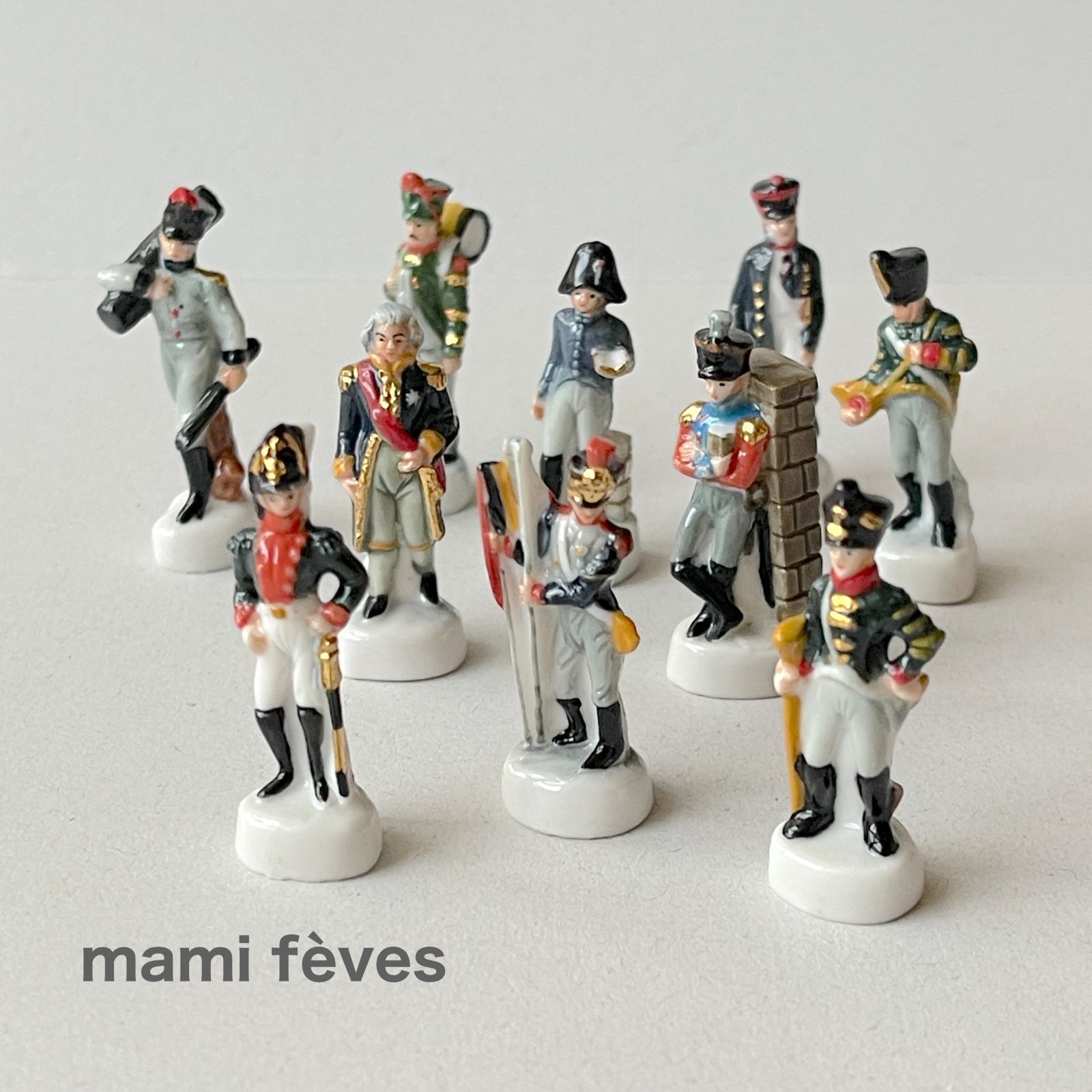 グルメのビスケット　10個　フェーブ　フェーヴ　フランス　陶器　ミニチュア　置物 グルメのビスケット 10個 フェーブ フェーヴ フランス 陶器 ミニチュア