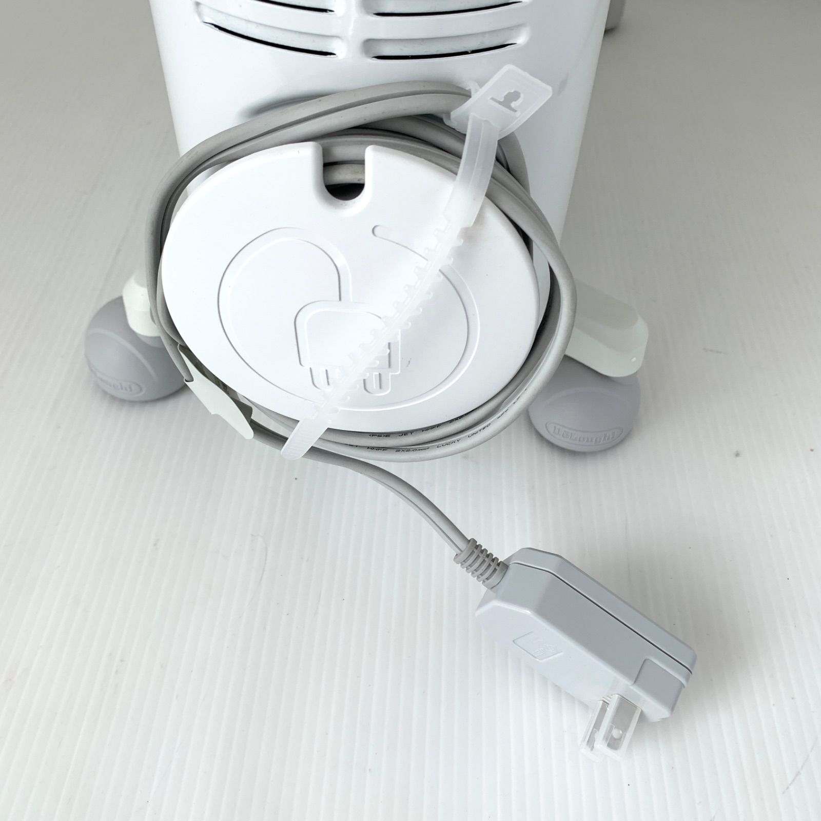 デロンギ　オイルヒーター RHJ45M1115-LG 中古 中古】デロンギ オイルヒーター RHJ45M1115-LG M71121-3 - メルカリ