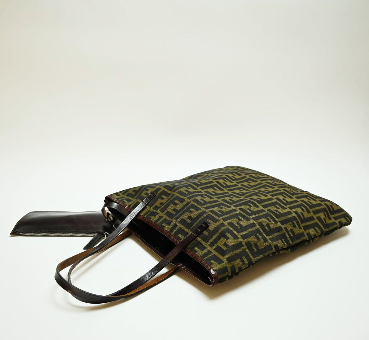 FENDI フェンディ ズッカ ポーチ付き ナイロンキャンバス/レザー