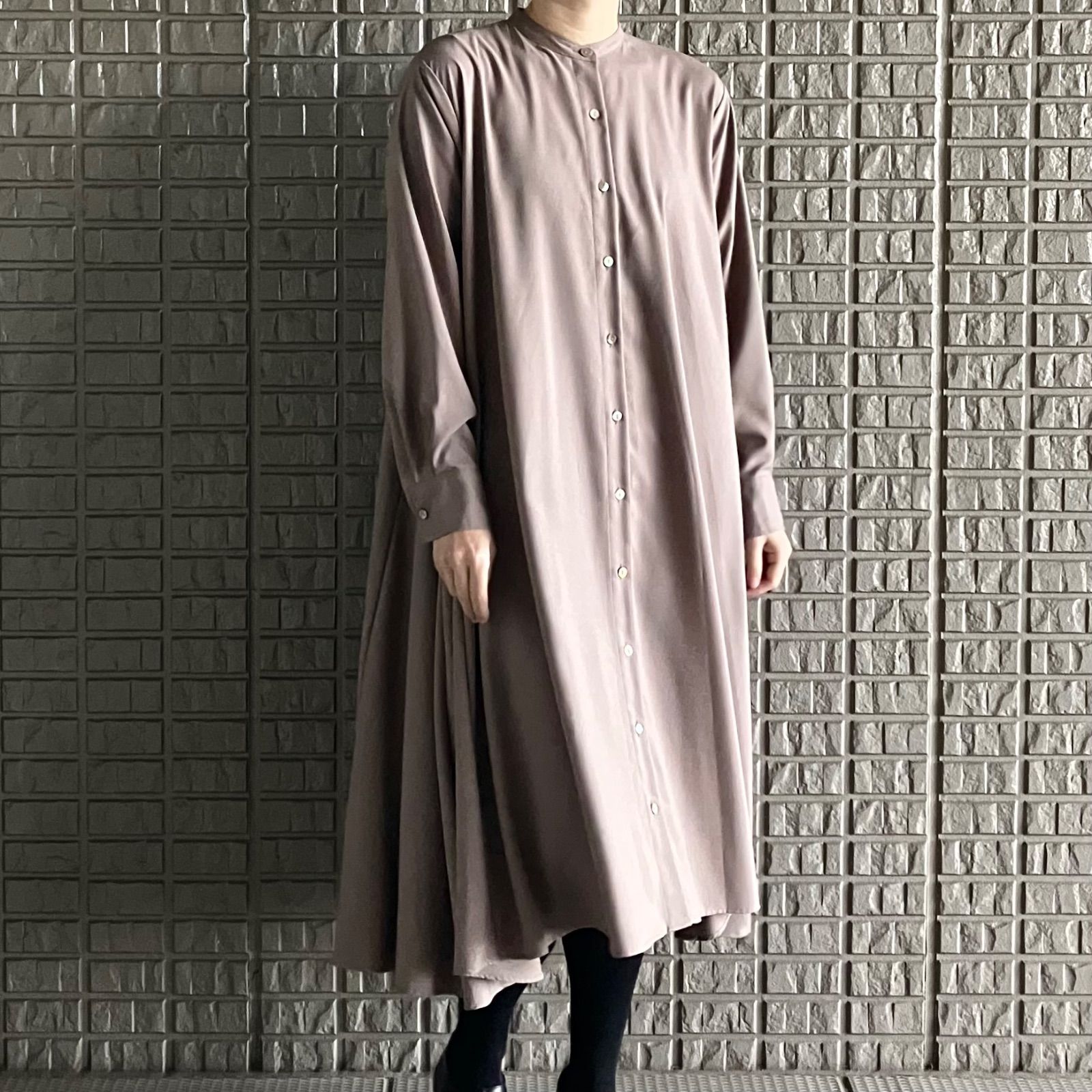 新品シナモンモカブラウンベージュレイカズンバンドカラーロングシャツ