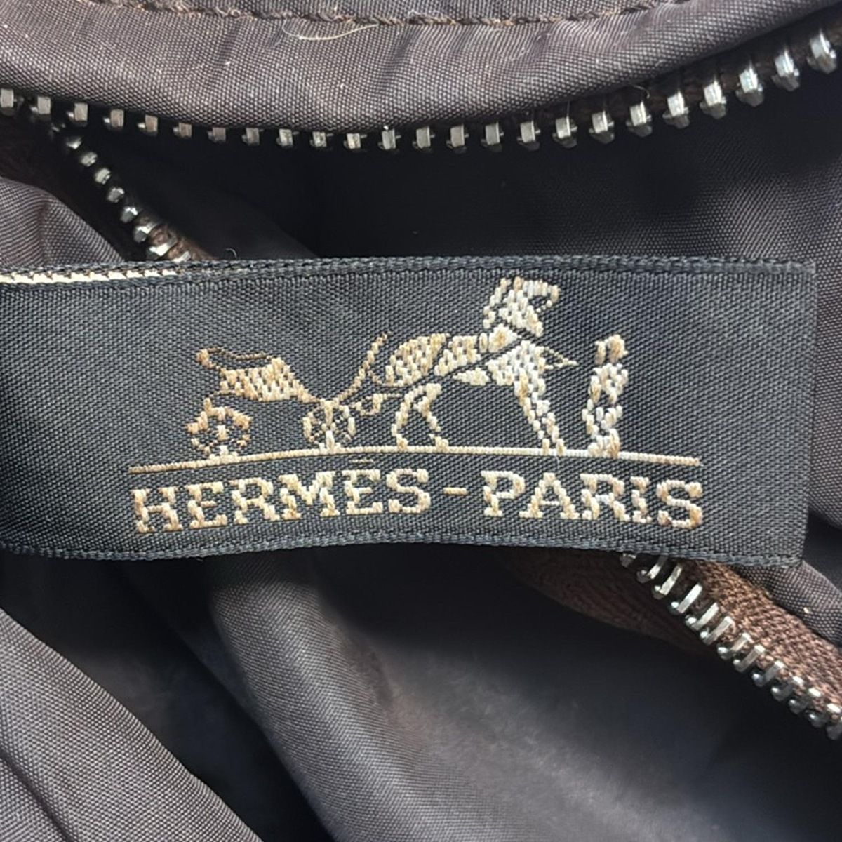 ダークブラウン