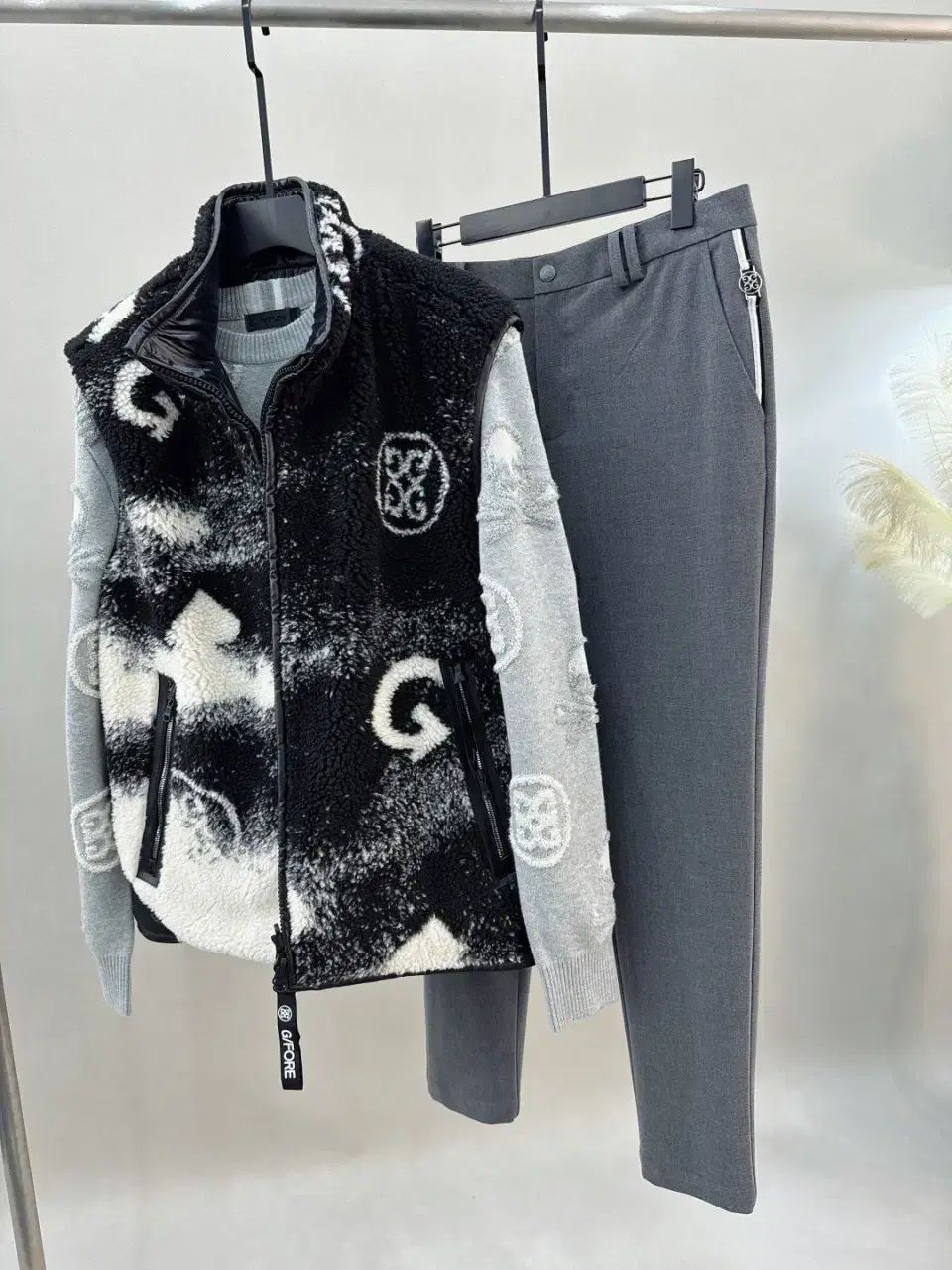 新作G/FOREジーフォアメンズベストsizeXXLブラック G FORE(ジーフォア) メンズゴルフ 冬 リバーシブル ベスト - メルカリ