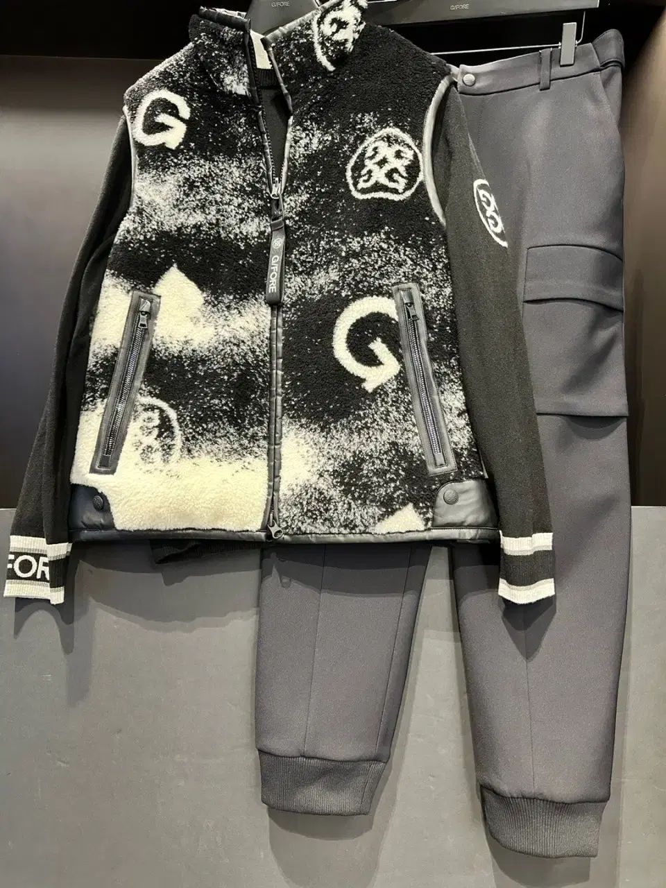 G FORE(ジーフォア) メンズゴルフ 冬 リバーシブル ベスト - メルカリ