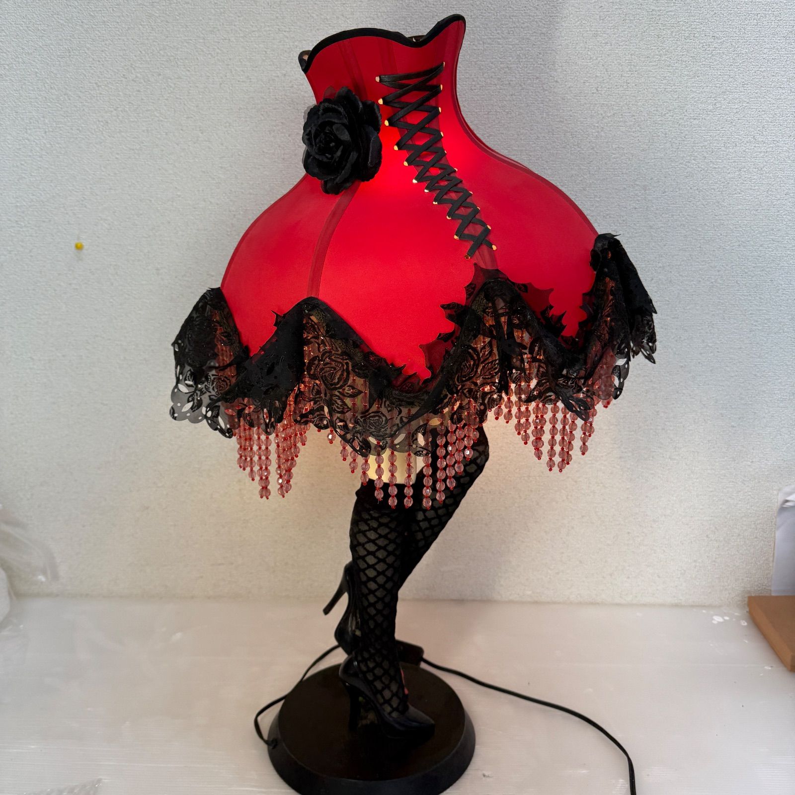 ☆スタンドライト セクシー レッグ☆照明 ゴスロリ ドレス 女性 赤