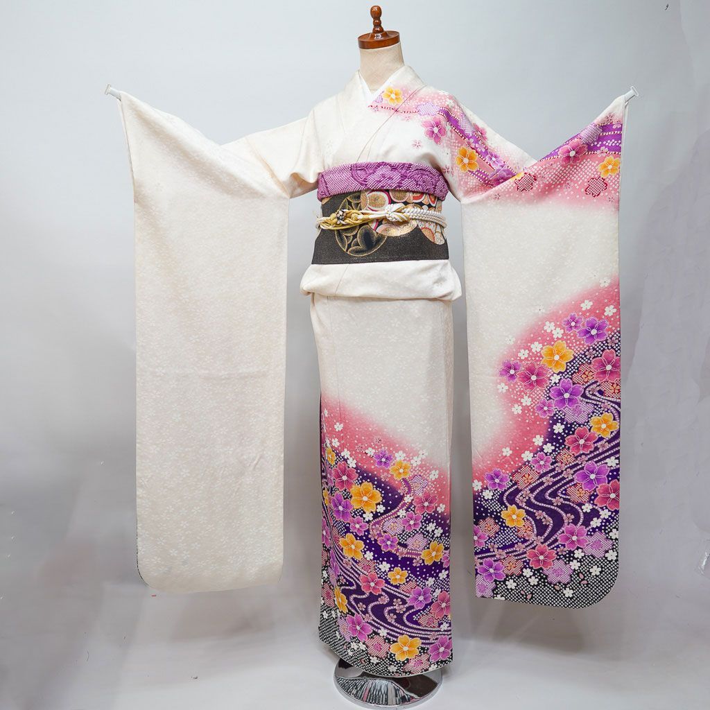 振袖 正絹 着物単品 仕立て上がり 白色 古典柄 桜 さくら 金駒刺繍