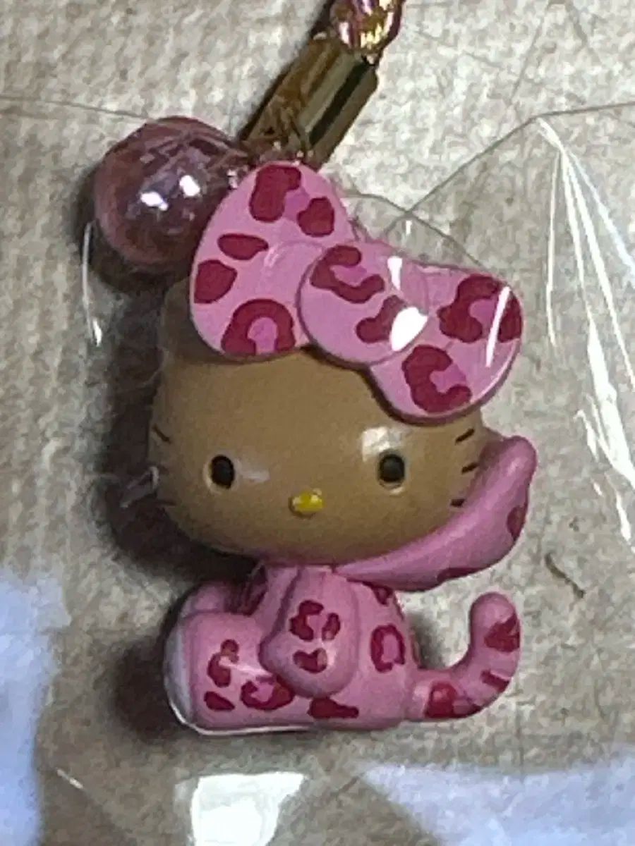 激レア ハローキティ キティちゃん ヒョウ柄スノーボード フィギュア