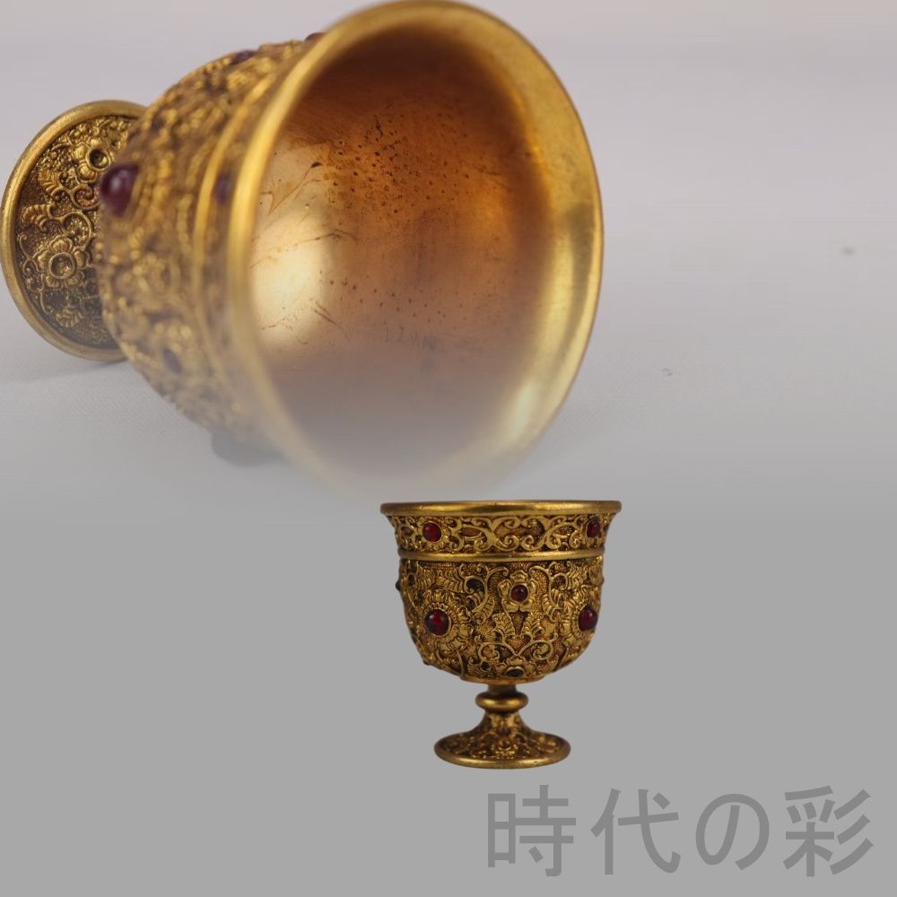 中国古美術 旧蔵清代 鍍金銅酒杯 嵌宝石酒器 精銅製 鍍金 文房 酒具 純手作り 旧蔵 清代 鍍金銅酒杯』嵌宝石装飾 小型酒器 精銅製 骨董品 鍍金仕上