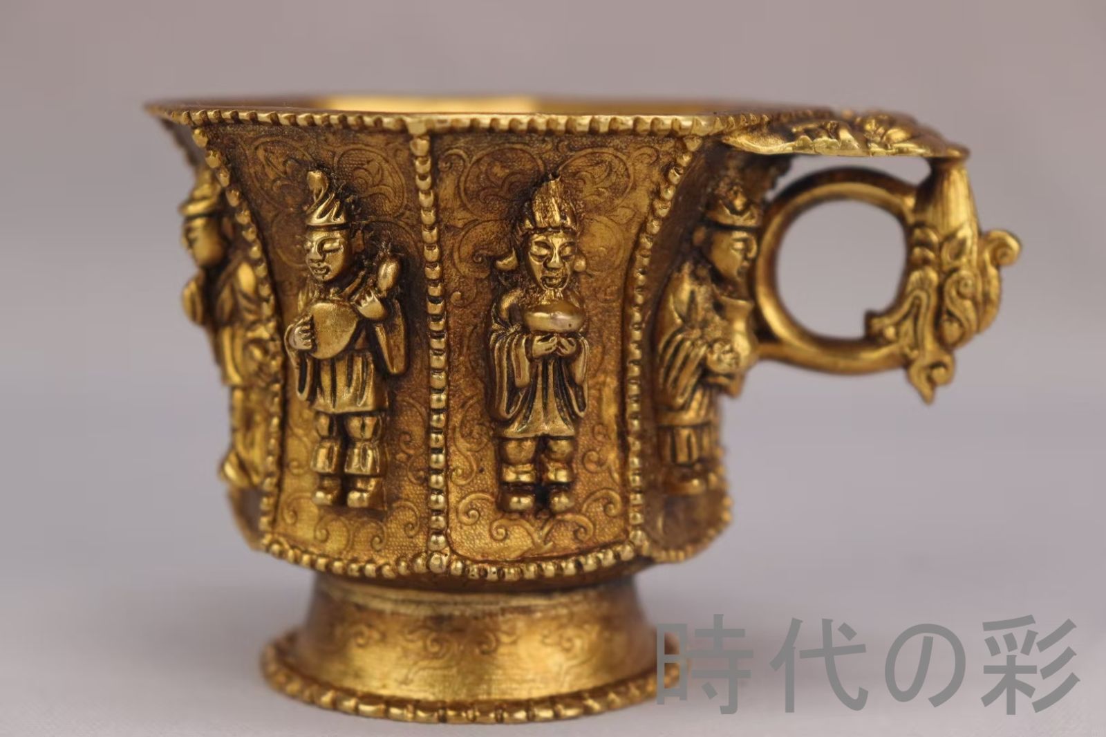 中国古美術 旧蔵 唐代 大唐貞觀款 鍍金銅酒杯 八仙紋 純手作り 精銅製 酒具 中国古美術 旧蔵 唐代 大唐貞觀款 鍍金銅酒杯 精銅製