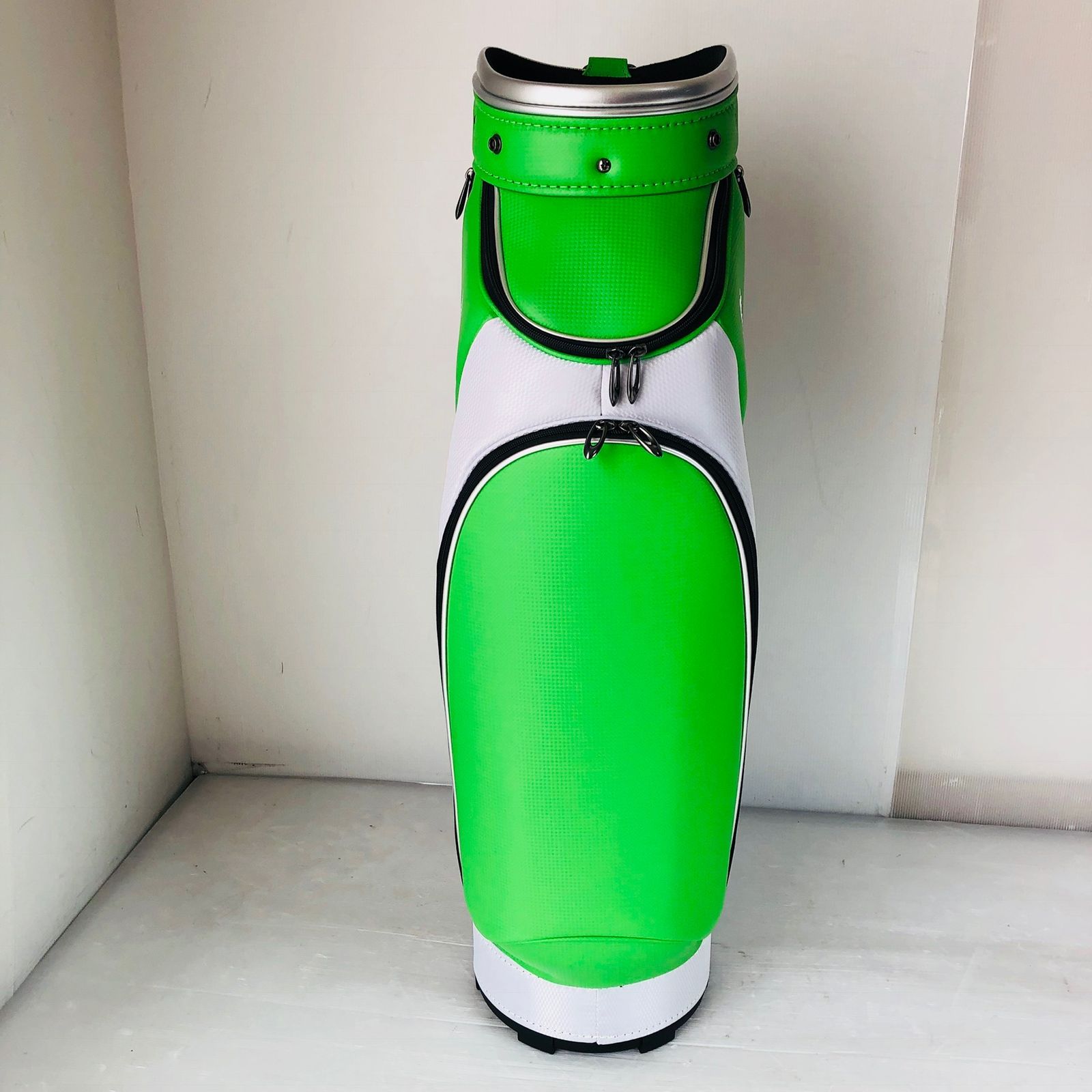 新品未使用/BRIDGESTONE/ゴルフバッグ-
黒/黄 合成皮革 タグ付き 未使用品 BRIDGESTONE ブリヂストン 9型 2.9kg キャディバッグ ゴルフ