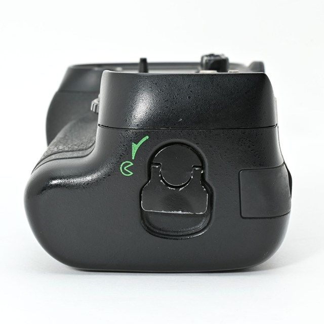 難有品・ジャンク品＞ Nikon マルチパワーバッテリーパック MB-D12