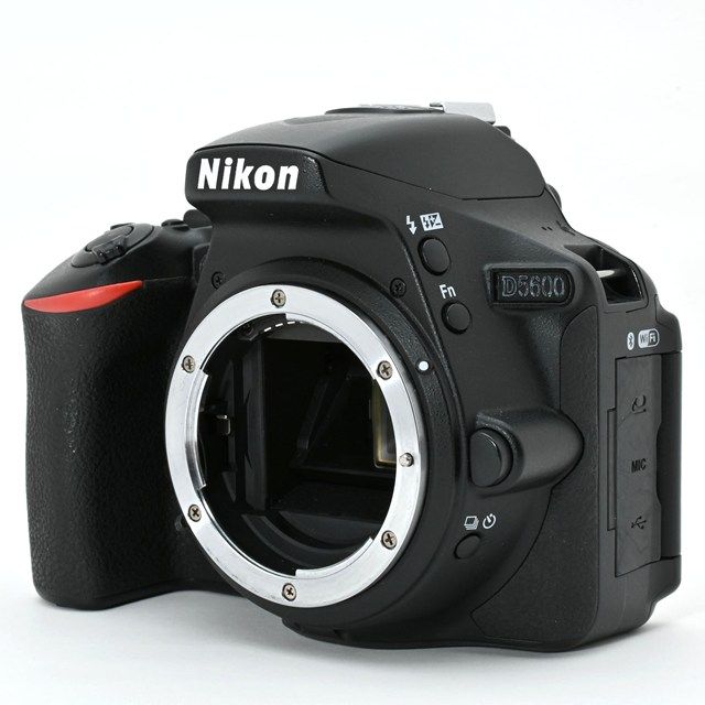 美品＞ Nikon D5600 ボディ｜撮影枚数2,052枚｜Bluetooth搭載一眼レフ