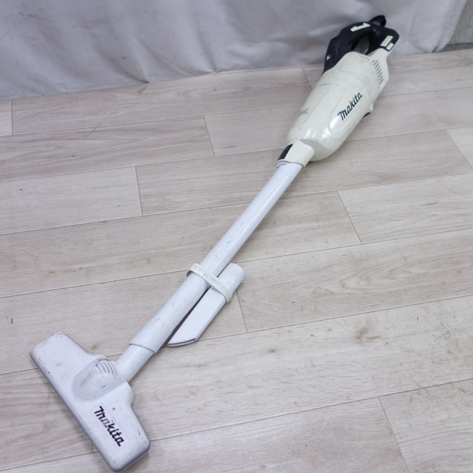 Makita CL281FD クリーナ本体【中古品】　値下げ 送料無料] ◇マキタ 充電式 クリーナー CL281FD コードレス 18V 掃除機