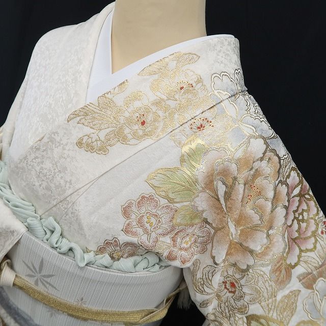 ❁tomihisa❁新品 薔薇 着物 成人式 仕付け糸付”薔薇の祝福を纏い誰