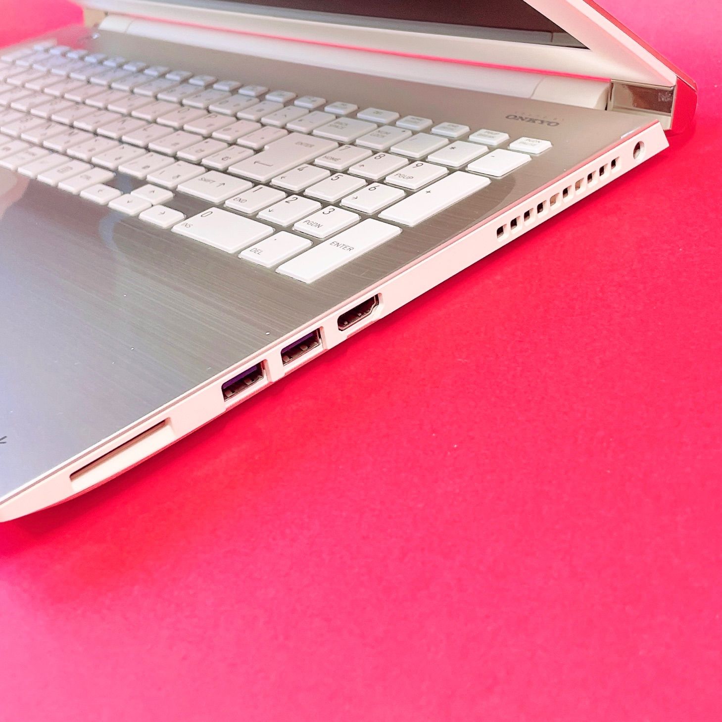 Core i7✨8世代✨SSD512GB✨Office✨薄型✨赤✨ノートパソコン Core i7✨8世代✨SSD512GB✨Office✨薄型✨赤✨ノートパソコン