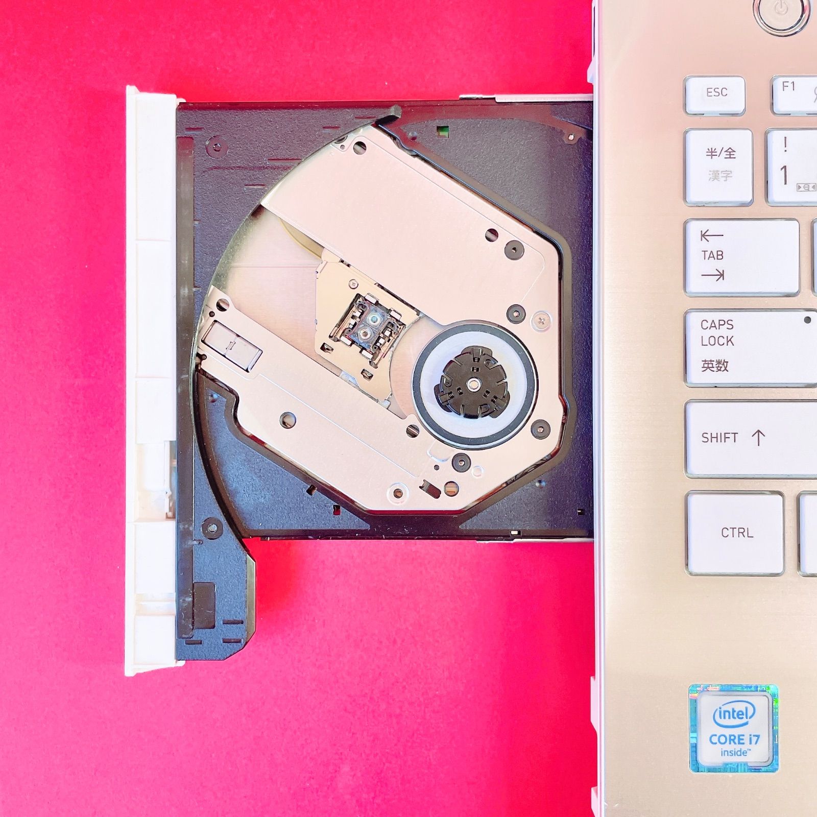 高性能Corei7✨️売り切れ続出おしゃれゴールド✨️薄型ノートパソコン