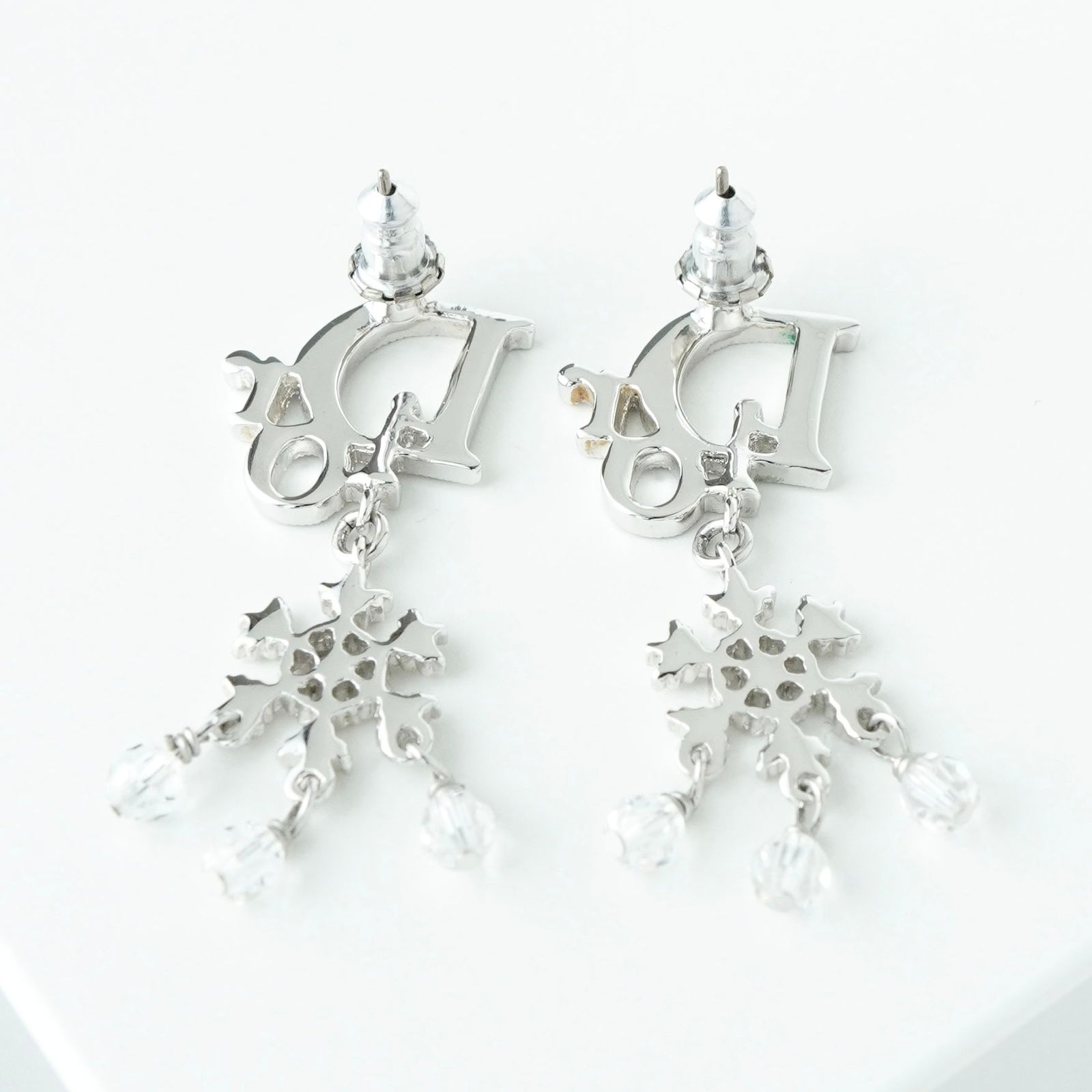 ディオール ロゴ ラインストーン スノー クリスタル ピアス シルバー 高評価 ピアス(両耳用) 