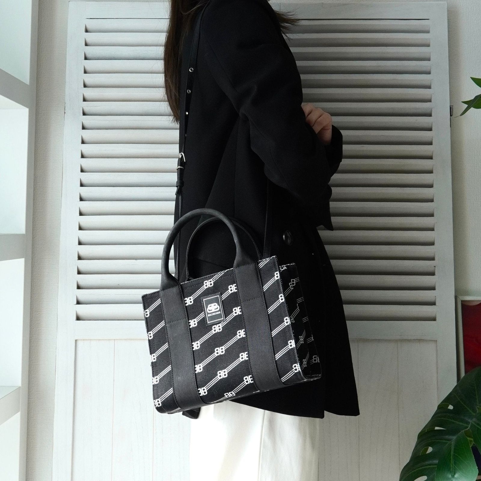 バレンシアガ BBロゴ キャンバス ショルダーバッグ ハンドバッグ