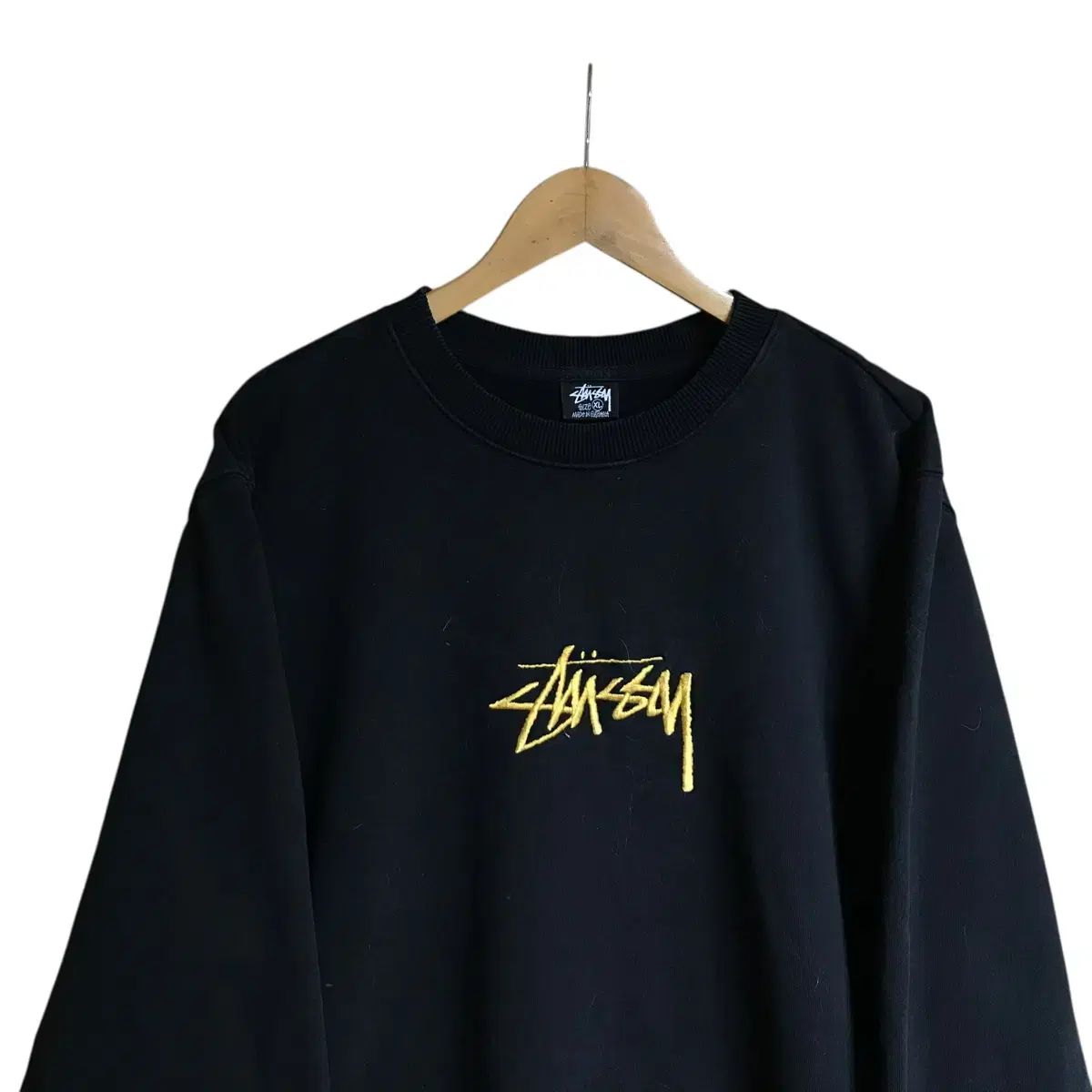 STUSSY 中ロゴ 黒 スウェットシャツ - メルカリ