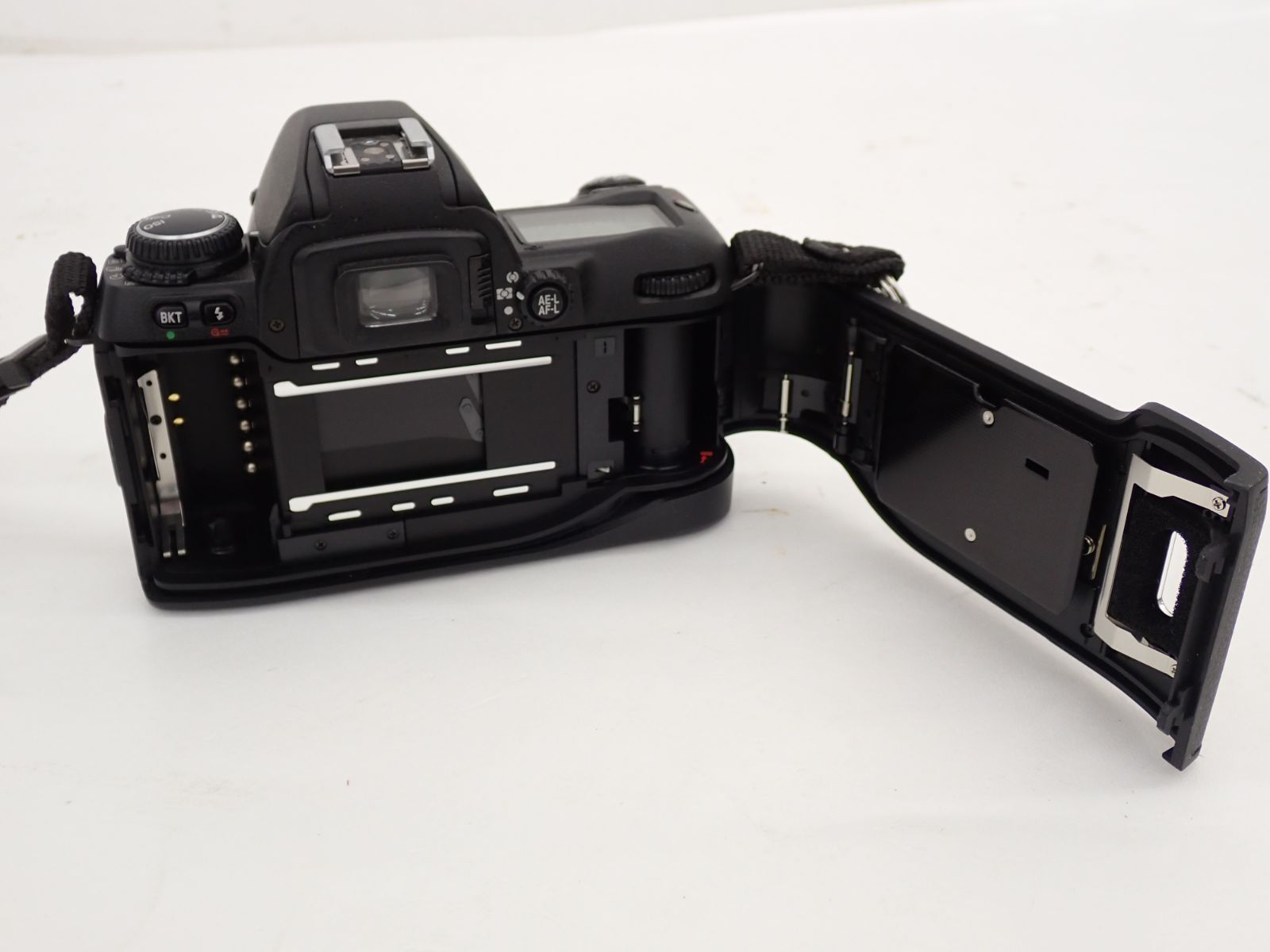 カメラ ∽ Nikon ニコン 一眼レフ フィルムカメラ F80 ボディー