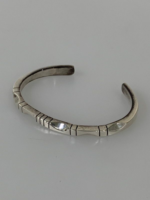 中古品 NAVAJO ナバホ ELAINE TAHE SILVER BANGLE シルバー バングル