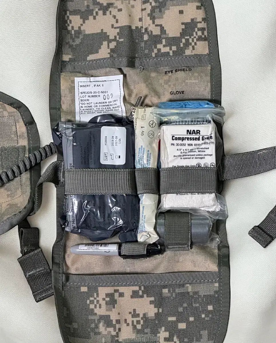 ACU 米軍放出品、ベルトつきメディカルポーチ×４つ ACU未使用