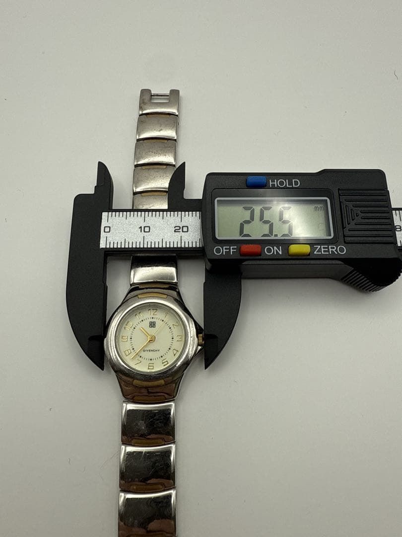 GIVENCHY 腕時計 AH.16.XVIII 新品電池9月 - メルカリ