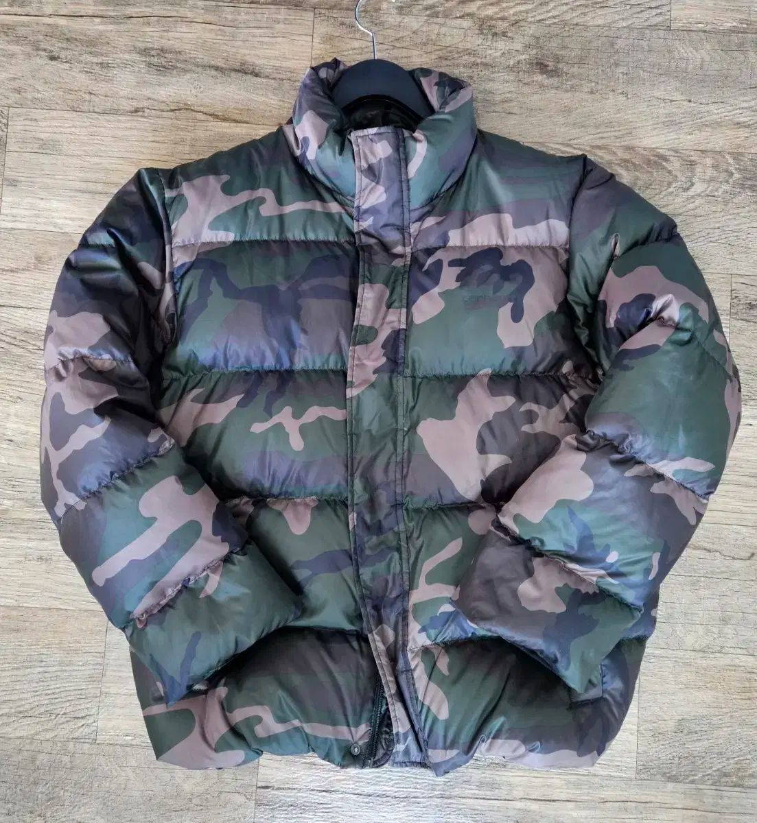   カモフラージュ ダウンジャケット L L カーハート カモフラージュ ダウン - メルカリ