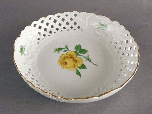 美品 マイセン 透かし皿 透かし細工金彩プレート 花と昆虫 額皿 MEISSEN Meissen マイセン 透かし金彩 黄色いバラ プレート 飾り皿 直径約21cm