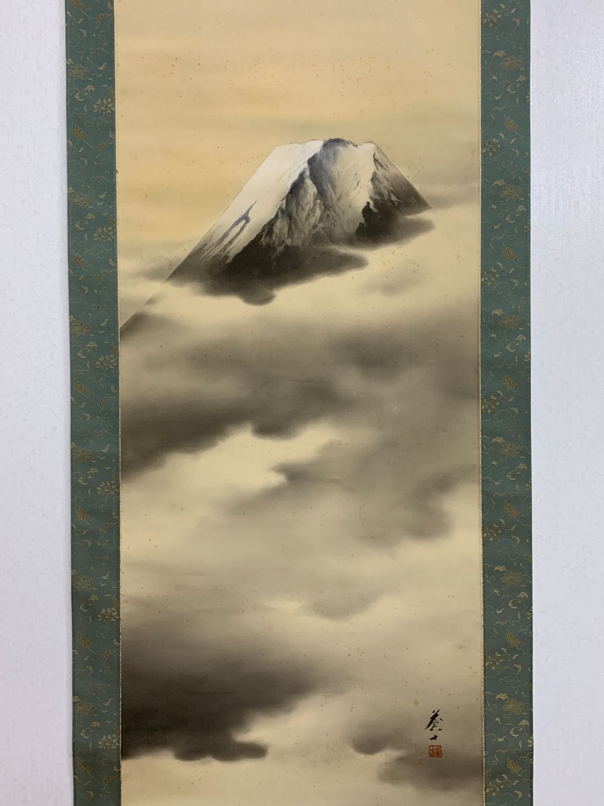 【真作】掛軸　富士遠望図　静坐の僧　禅味ある一幅　幽玄の静寂　S161 真作】掛軸 富士遠望図 静坐の僧 禅味ある一幅 幽玄の静寂 S161 - メルカリ