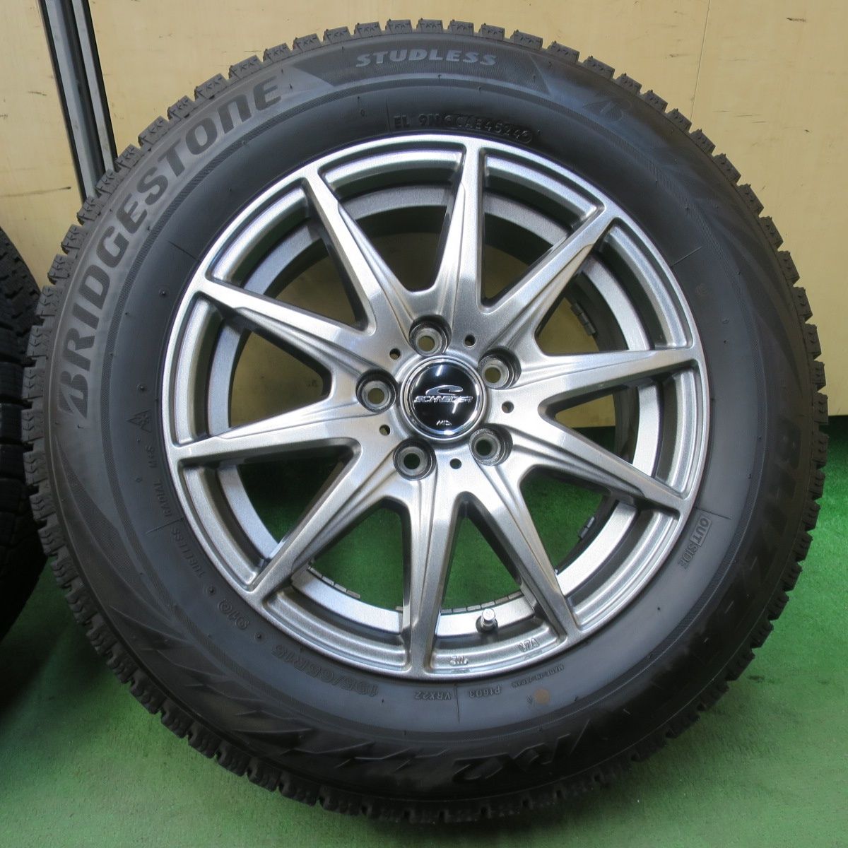 バリ溝！24年！キレイ！ほぼ10分☆プリウス 等 195/65R15 スタッドレス
